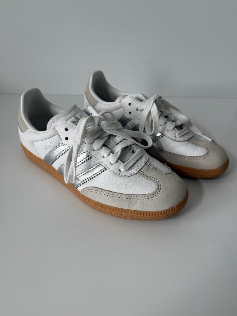 adidas Samba OG Sneakers in Cloud White / Silver Metallic / Grey One, Size